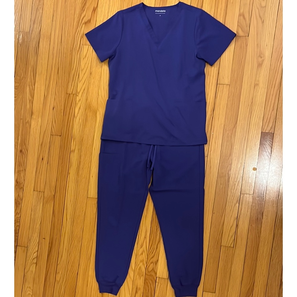 Mandala M grape scrub set